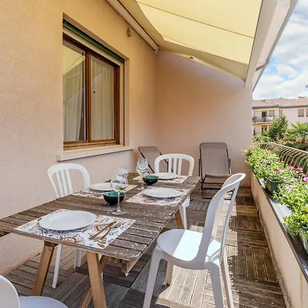 Clock's 2 Bedrooms & 2 Bathrooms & Big Terrace Apartman *