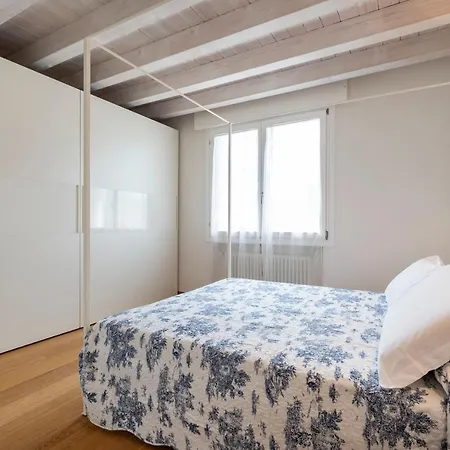 Clock's 2 Bedrooms & 2 Bathrooms & Big Terrace