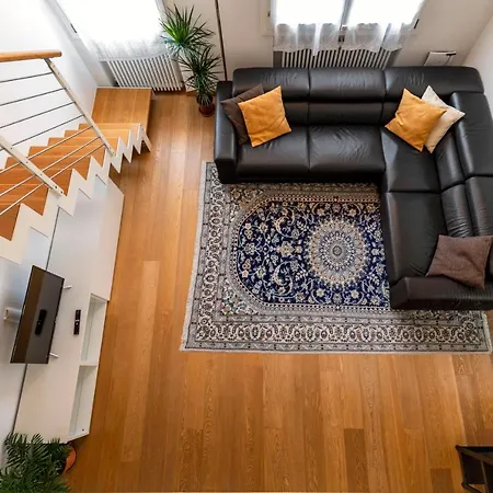 Clock's 2 Bedrooms & 2 Bathrooms & Big Terrace Apartment