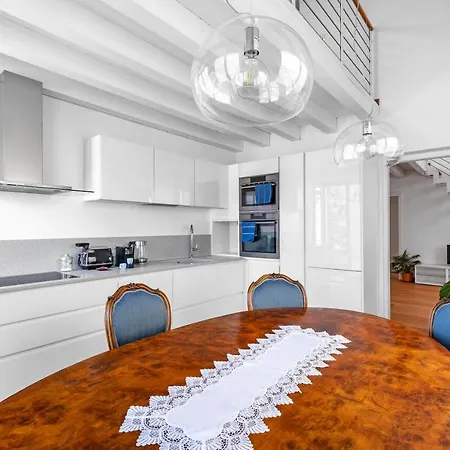Apartman Clock's 2 Bedrooms & 2 Bathrooms & Big Terrace