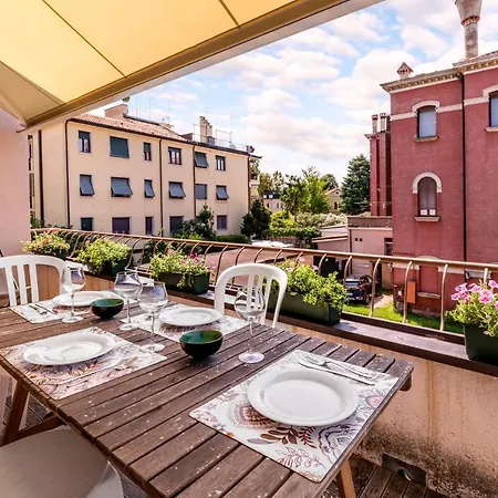 Clock's 2 Bedrooms & 2 Bathrooms & Big Terrace Venezia Lido