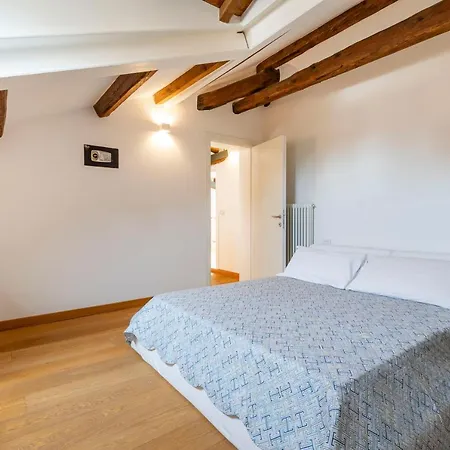 Clock's 2 Bedrooms & 2 Bathrooms & Big Terrace Apartman Lido di Venezia