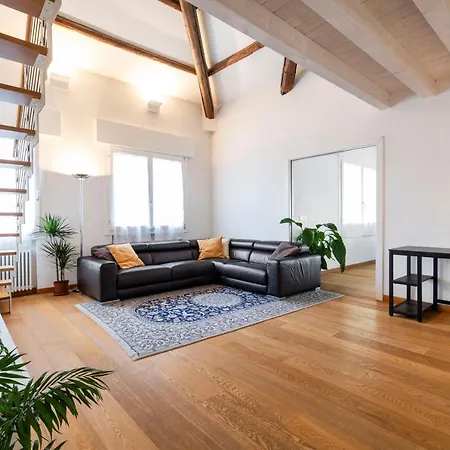 Clock's 2 Bedrooms & 2 Bathrooms & Big Terrace Apartman *